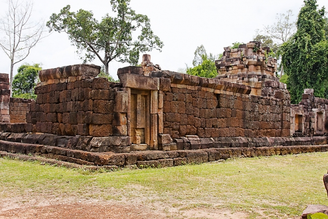 27-Prasat Ta Muen Thom-003